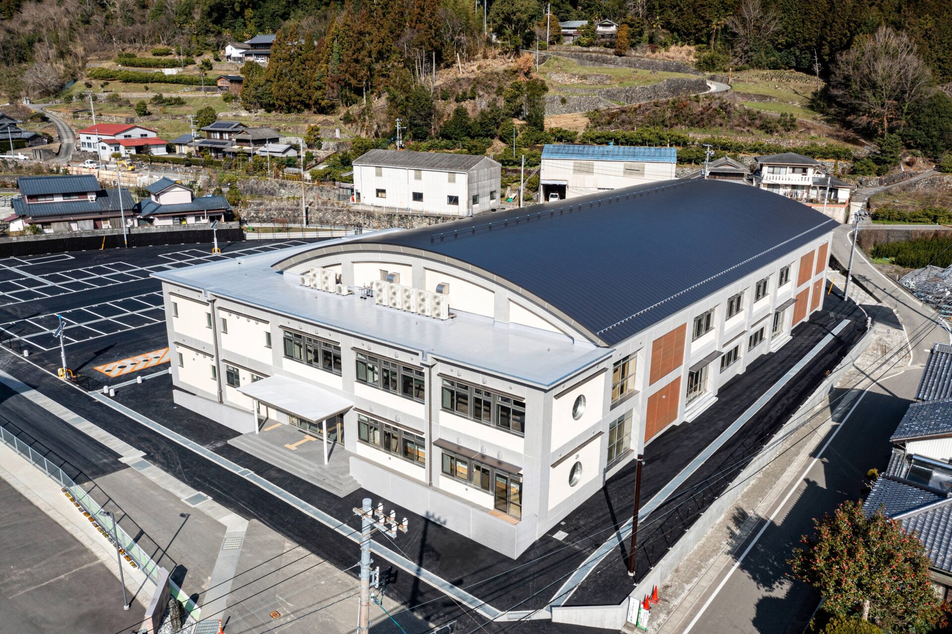 神山中学校屋内運動場/(株)滝本建築設計事務所